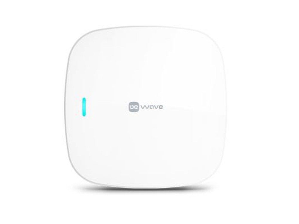 Dispositivo bianco quadrato dagli angoli arrotondati con logo be wave grigio e spia luminosa azzurra, su fondo bianco